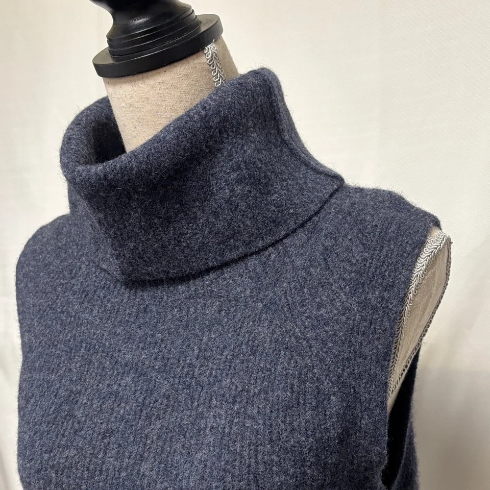 Aritizia Community Navy Sleeveless Turtleneck Sweater - Picture 2 of 10